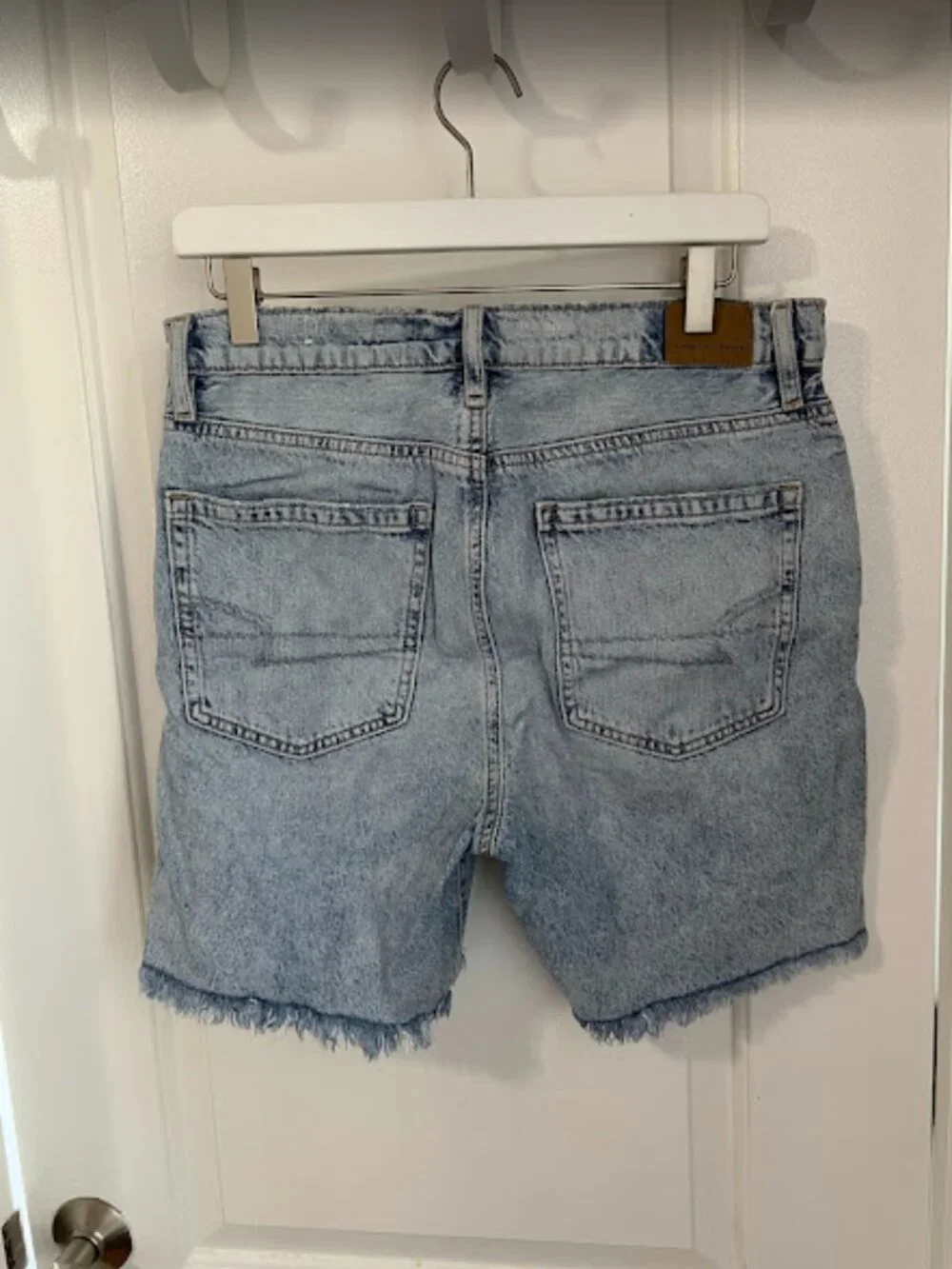 American Eagle Low Rise Denim Baggy Skater Shorts, Light Wash - Size 4